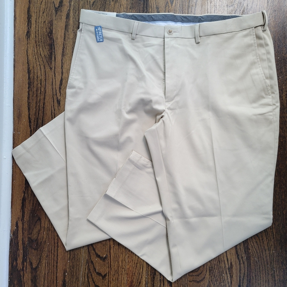 NWT Haggar Classic Fit No Iron Straight Leg Khaki Trouser Men's Size 42Wx29L